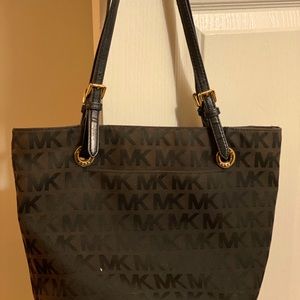 Micheal Kors women’s handbag